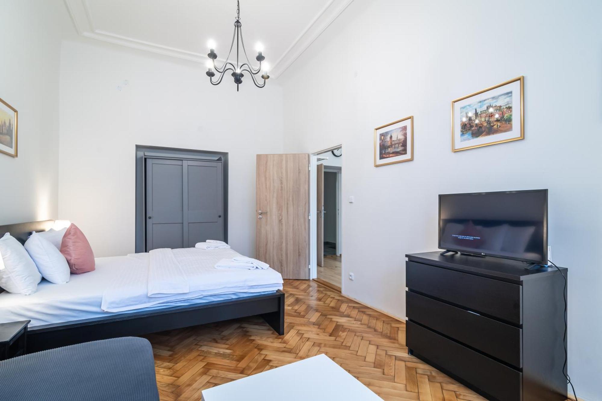 Royal Road Apartment *
